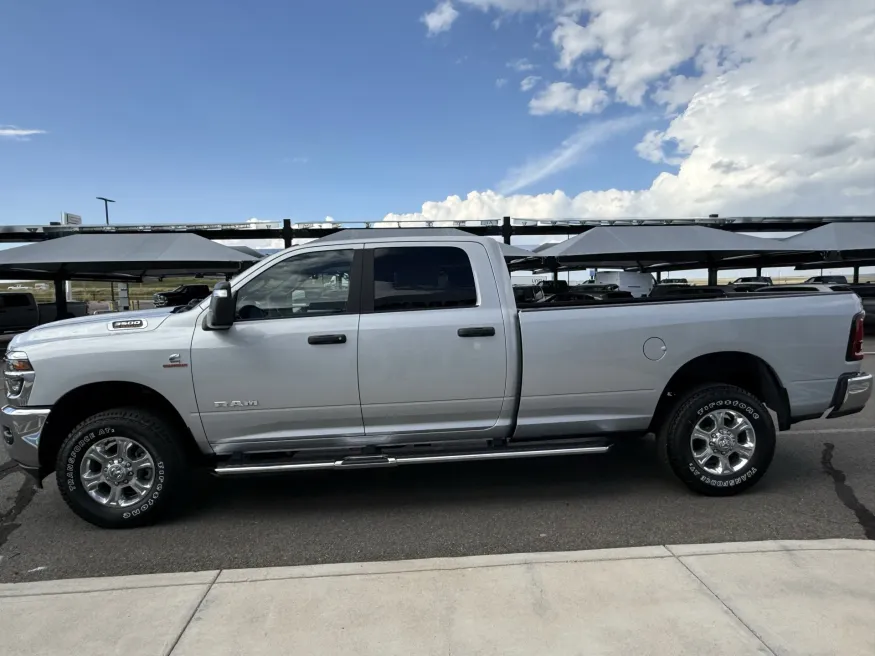2025 RAM 3500 Big Horn | Photo 4 of 14