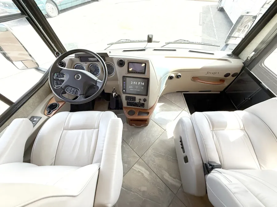 2016 Winnebago Journey 38P | Photo 6 of 30