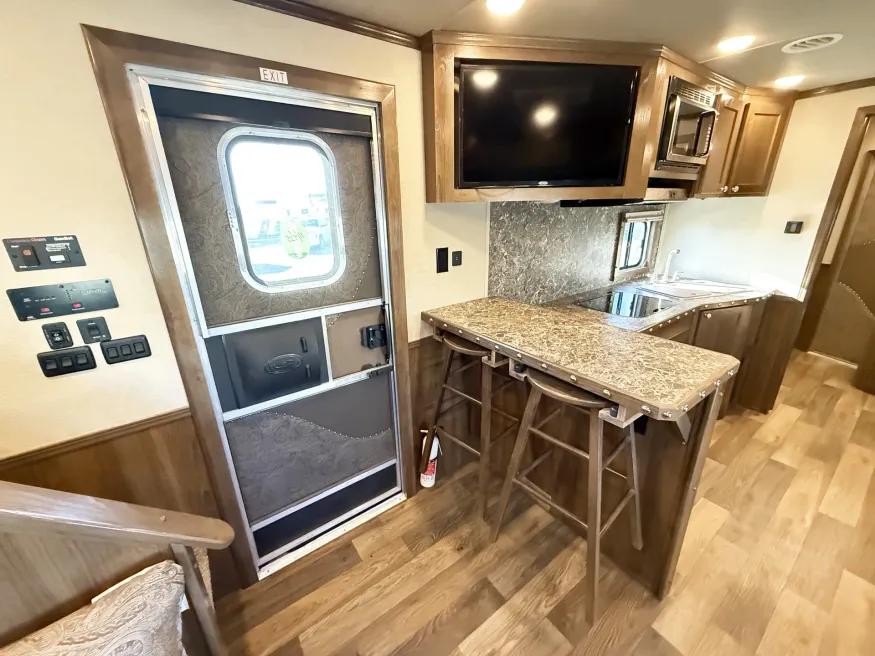 2022 SMC 4HLQ | Photo 8 of 27