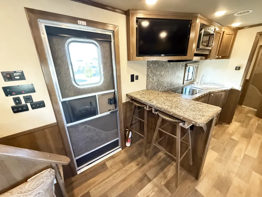 2022 SMC 4HLQ | Photo 8 of 27