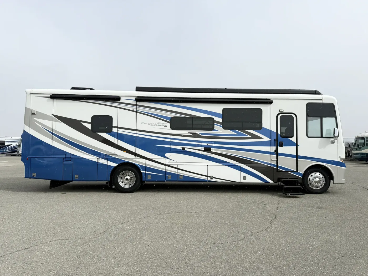 2022 Newmar Canyon Star 3722 | Photo 3 of 28