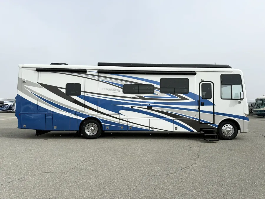 2022 Newmar Canyon Star 3722 | Photo 3 of 28