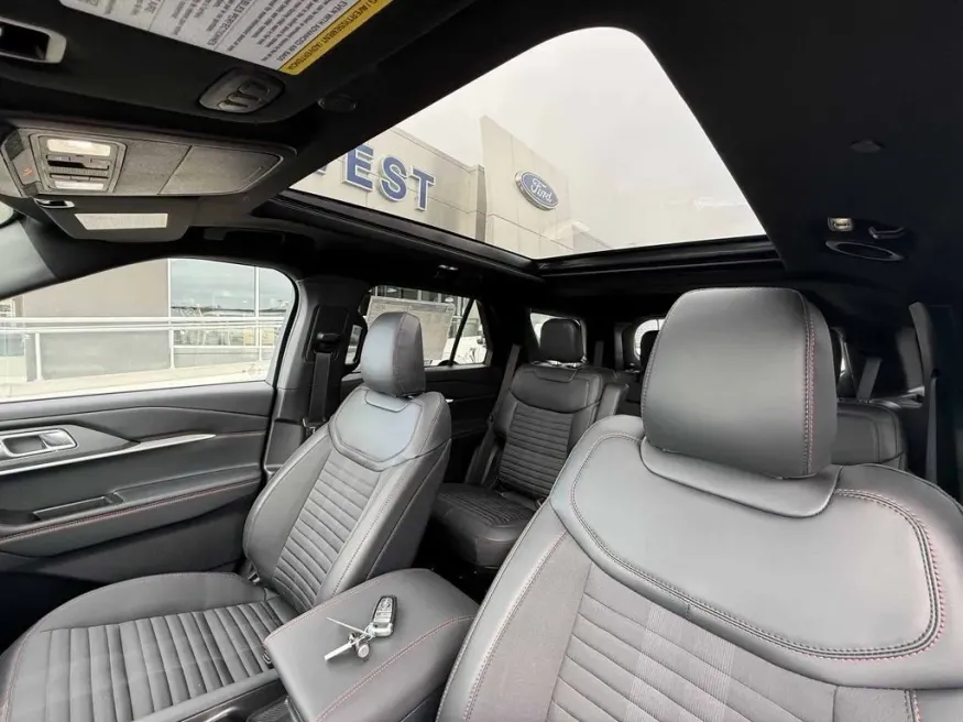 2026 Ford Explorer | Photo 25 of 29