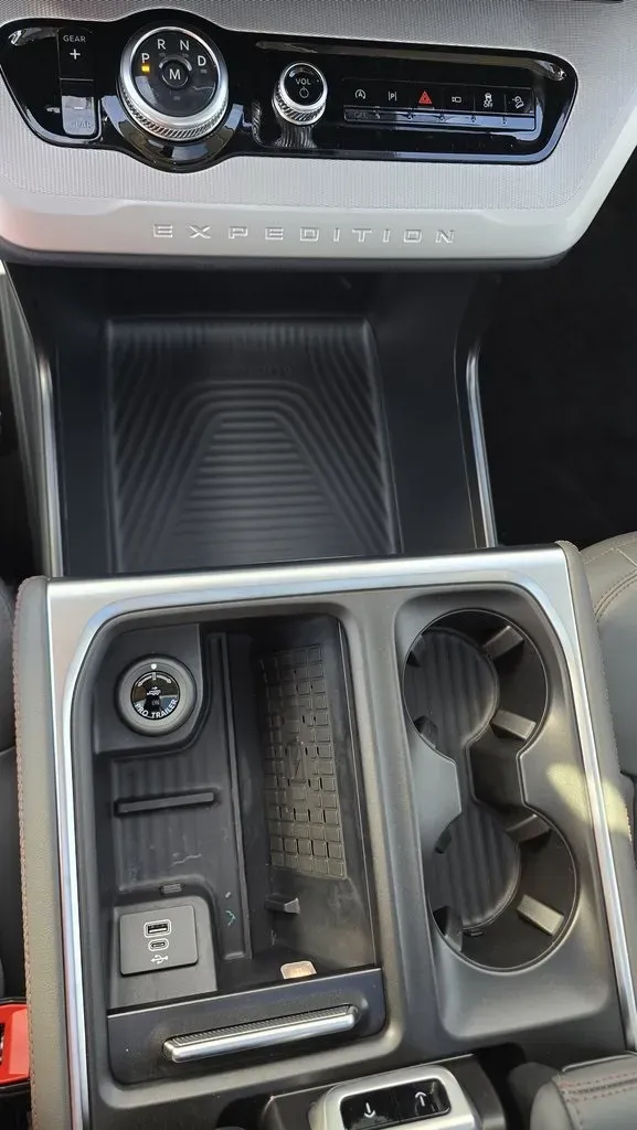 2025 Ford Expedition Max | Photo 29 of 40