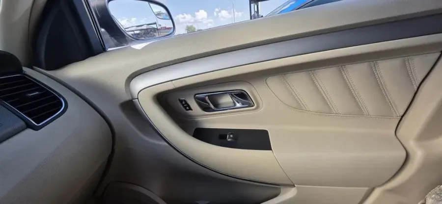 2018 Ford Taurus | Photo 25 of 28