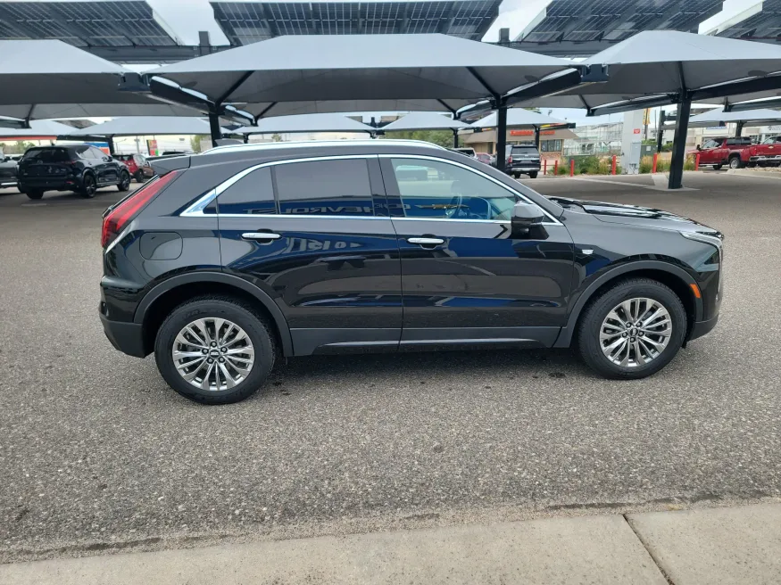 2024 Cadillac XT4 AWD Premium Luxury | Photo 7 of 19