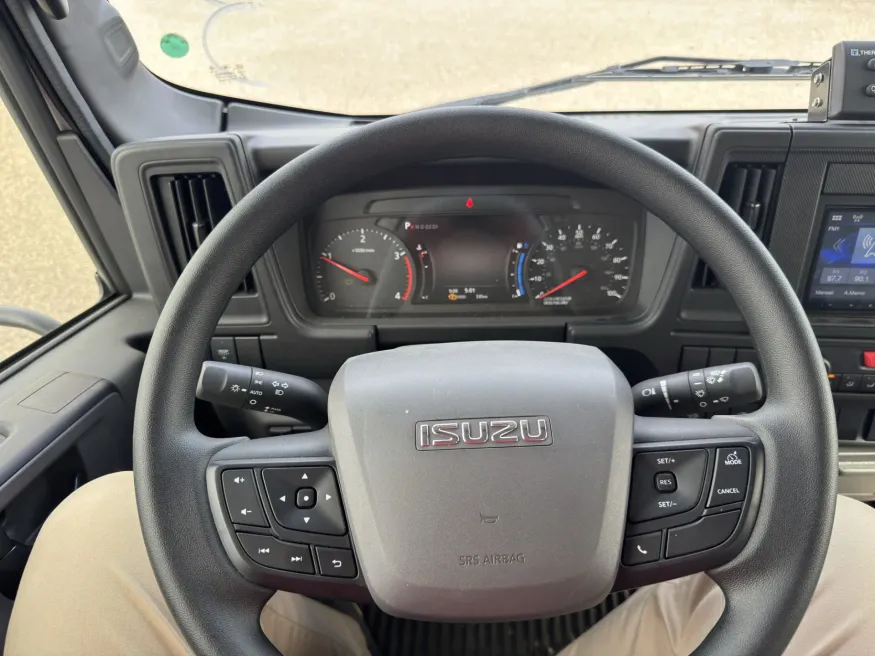 2025 Isuzu NRR | Photo 13 of 17