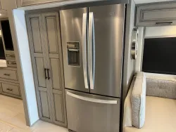 2026 Newmar London Aire 4551 | Thumbnail Photo 10 of 19