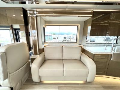 2023 Newmar King Aire 4531 | Thumbnail Photo 8 of 46