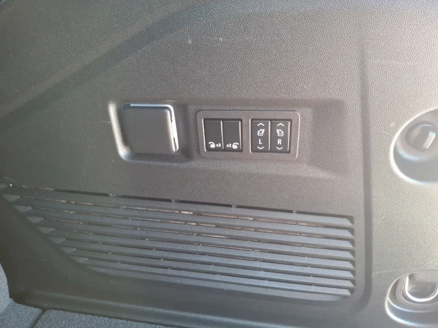 2023 Chevrolet Tahoe High Country | Photo 9 of 23