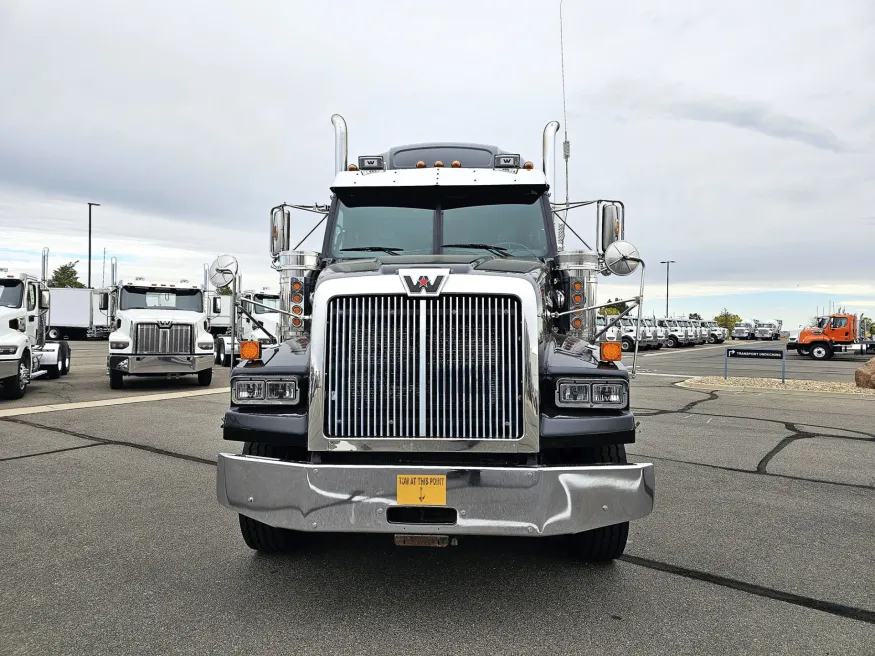 2021 Western Star 4900SA | Photo 2 of 29