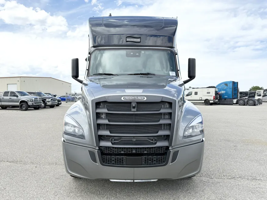 2026 Newmar Summit Aire 4505 | Photo 25 of 32