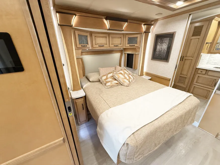 2023 Newmar Dutch Star 3736 | Photo 14 of 30