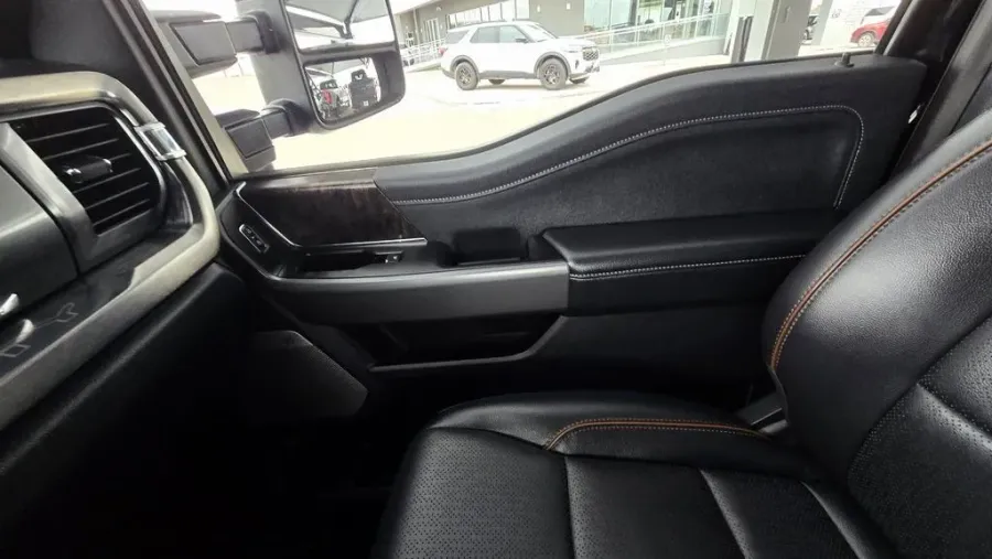 2025 Ford F-250 | Photo 28 of 31