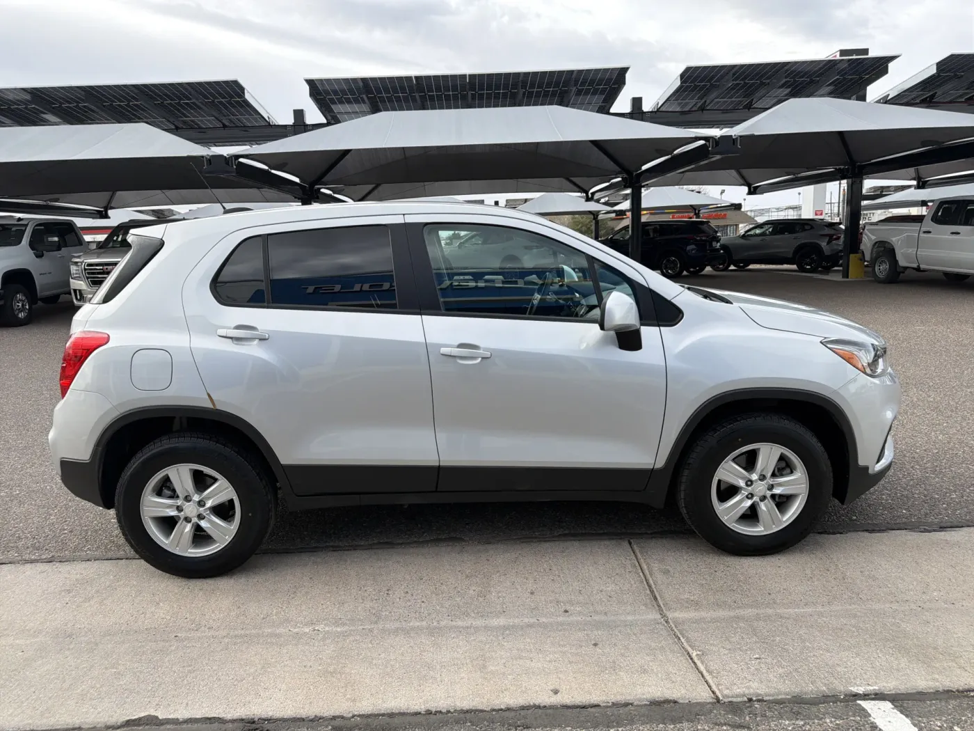 2020 Chevrolet Trax LS | Photo 5 of 19