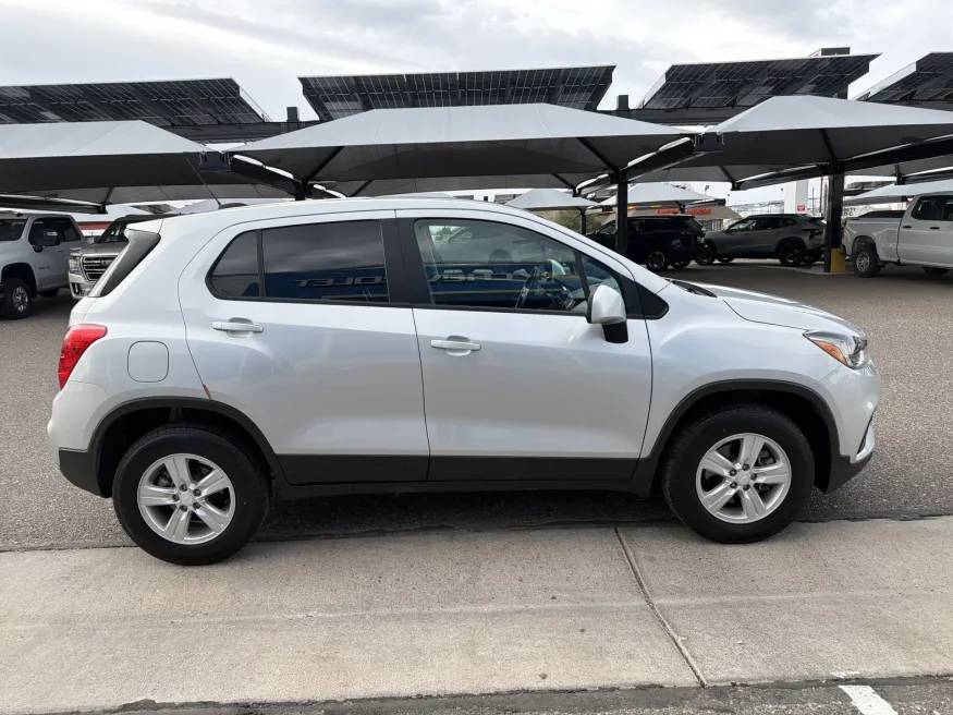 2020 Chevrolet Trax LS | Photo 5 of 19