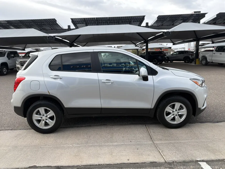 2020 Chevrolet Trax LS | Photo 5 of 19