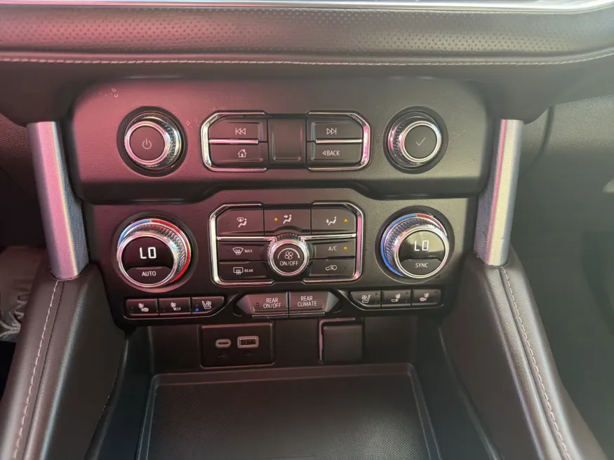 2024 GMC Yukon XL SLT | Photo 19 of 22