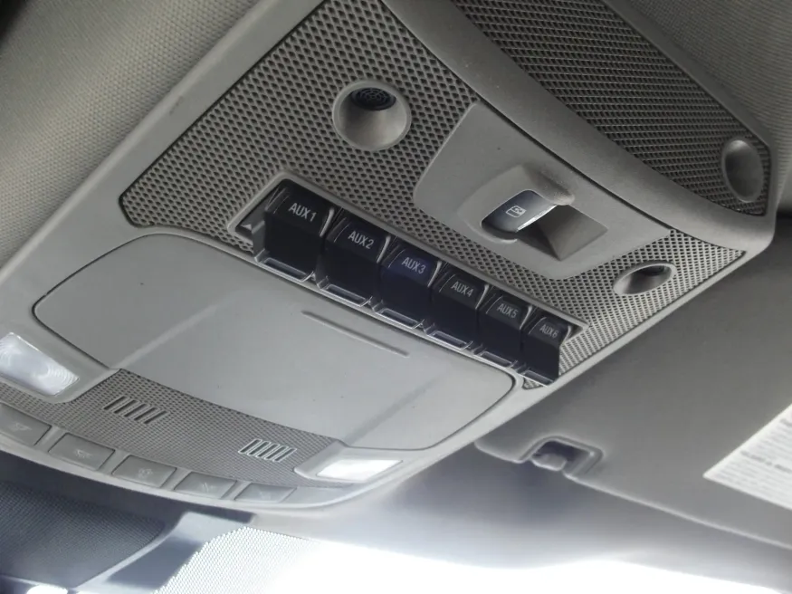 2020 Ford Super Duty F-350 Lariat | Photo 37 of 38