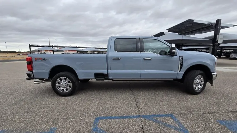 2026 Ford Super Duty F-250 | Photo 6 of 43