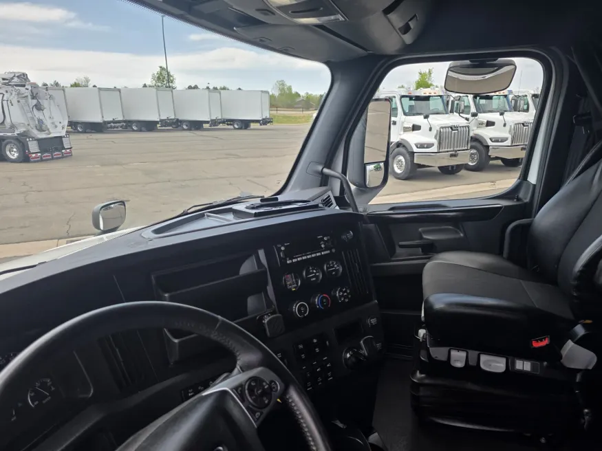 2023 Freightliner Cascadia 126 | Photo 12 of 22