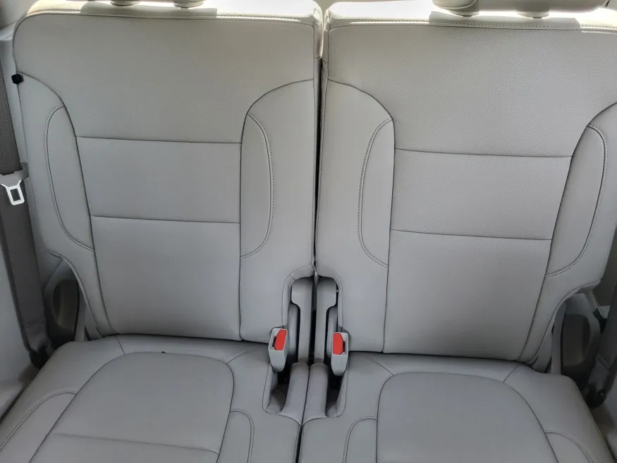 2023 GMC Acadia SLT | Photo 21 of 25