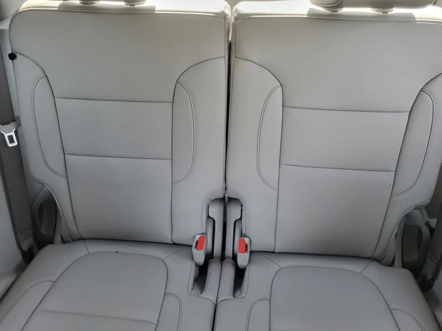 2023 GMC Acadia SLT | Photo 21 of 25