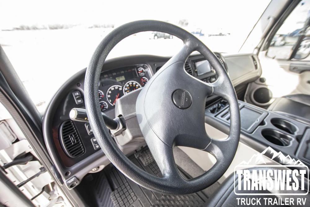 2013 Freightliner M2 106 | Photo 20 of 26