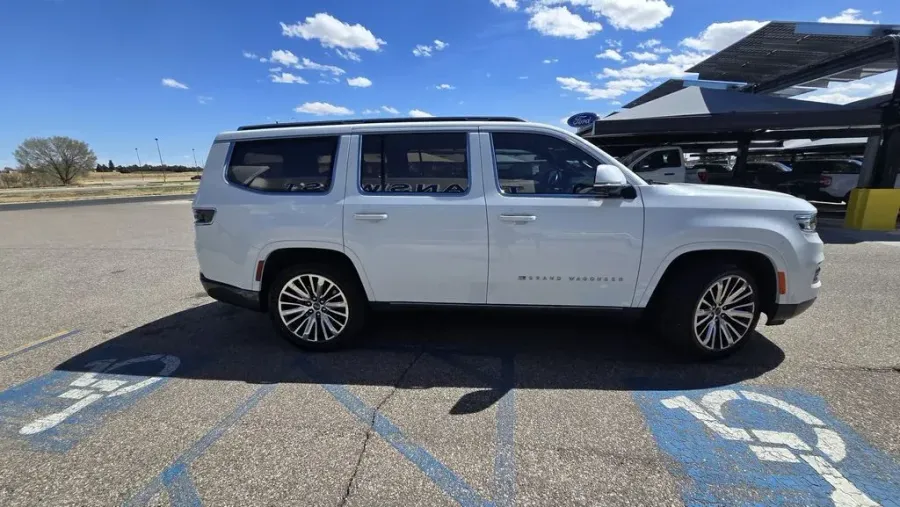 2022 Jeep Grand Wagoneer | Photo 5 of 45