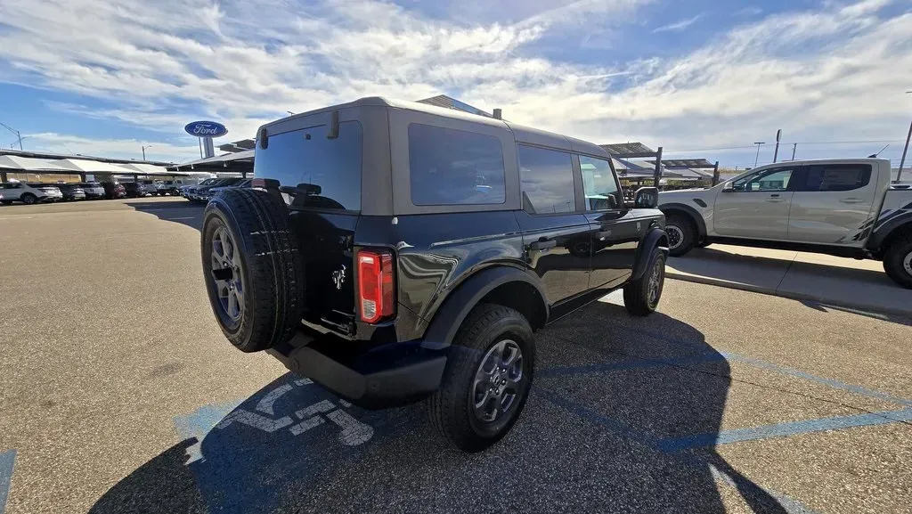 2025 Ford Bronco | Photo 5 of 28