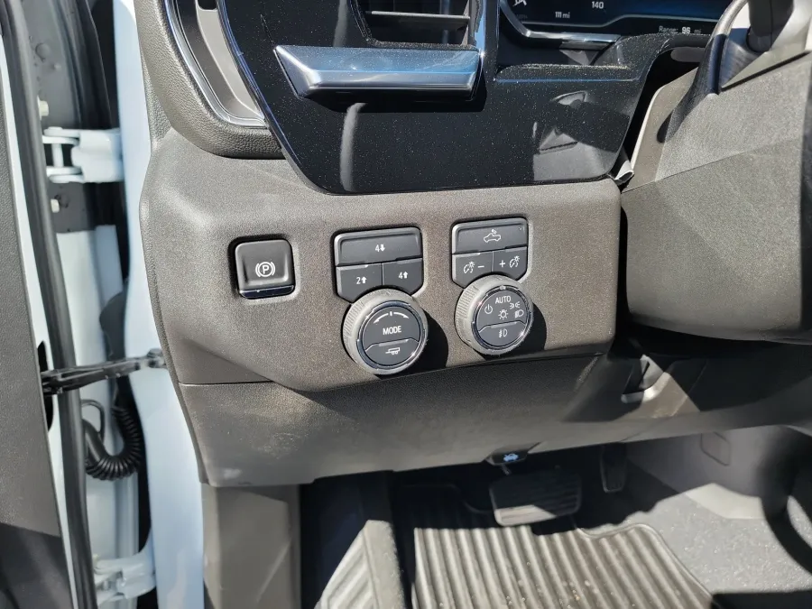 2025 Chevrolet Silverado 3500HD LT | Photo 13 of 18