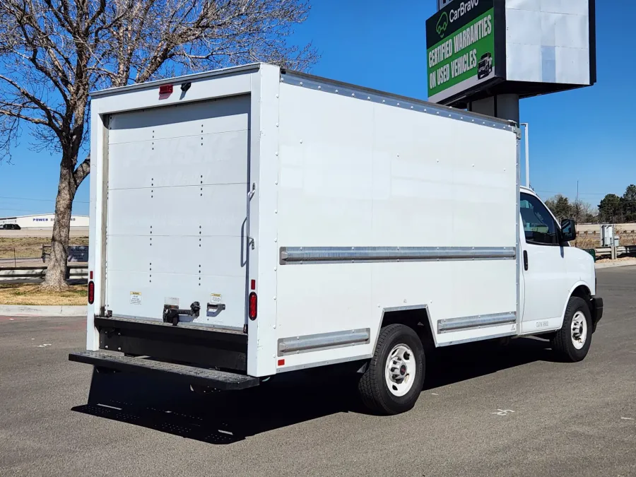 2022 GMC Savana Commercial Cutaway CUTWAY | Photo 2 of 20