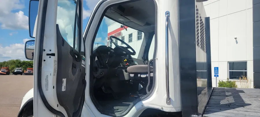 2024 Freightliner M2 106 | Photo 9 of 12