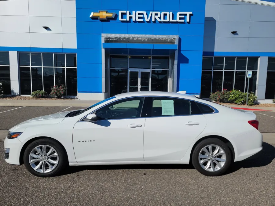 2024 Chevrolet Malibu LT | Photo 2 of 16