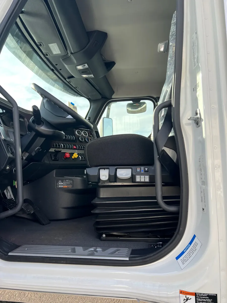 2025 Western Star 49X | Photo 6 of 8