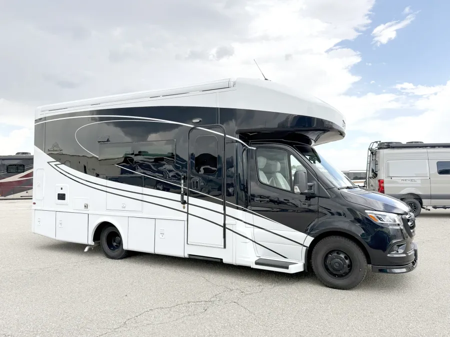 2026 Newmar Freedom Aire 2515 | Photo 1 of 23