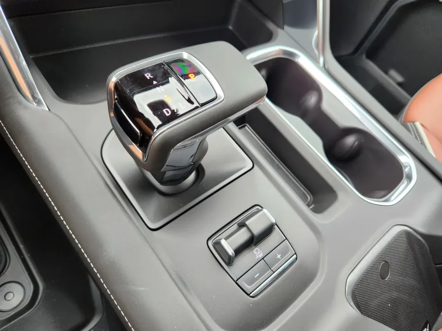 2025 GMC Sierra 1500 Denali Ultimate | Photo 26 of 29