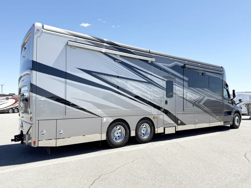 2026 Renegade XL 45QS | Photo 18 of 28