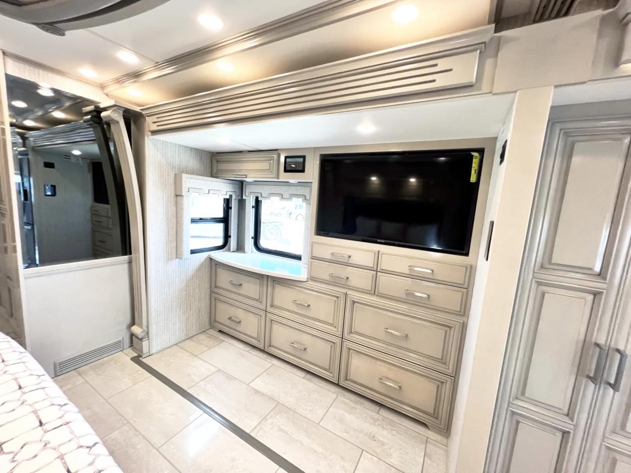 2023 Newmar London Aire 4551 | Photo 19 of 38