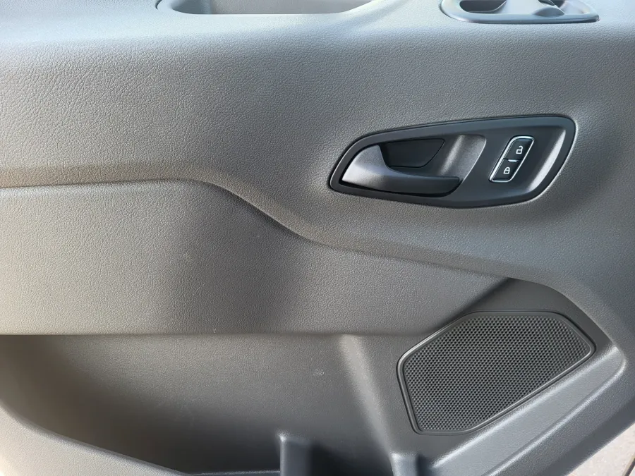 2023 Ford Transit Cutaway T350HD | Photo 20 of 25