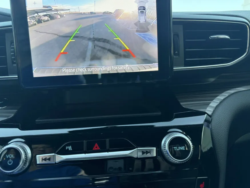 2024 Ford Explorer Limited | Photo 15 of 16