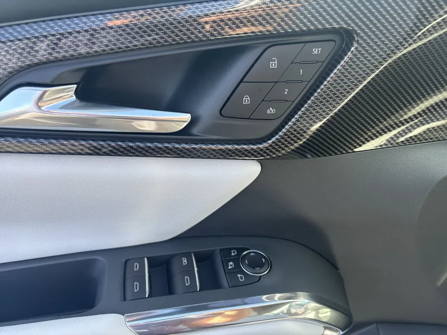 2026 Chevrolet Traverse AWD High Country | Photo 15 of 24