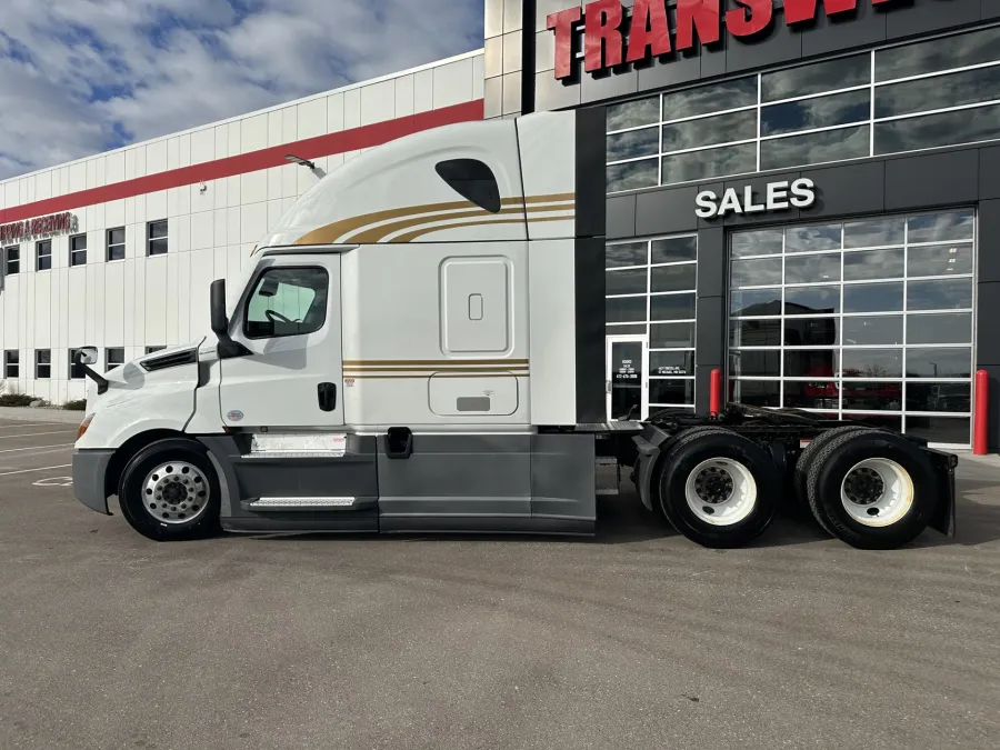 2022 Freightliner Cascadia | Photo 8 of 22