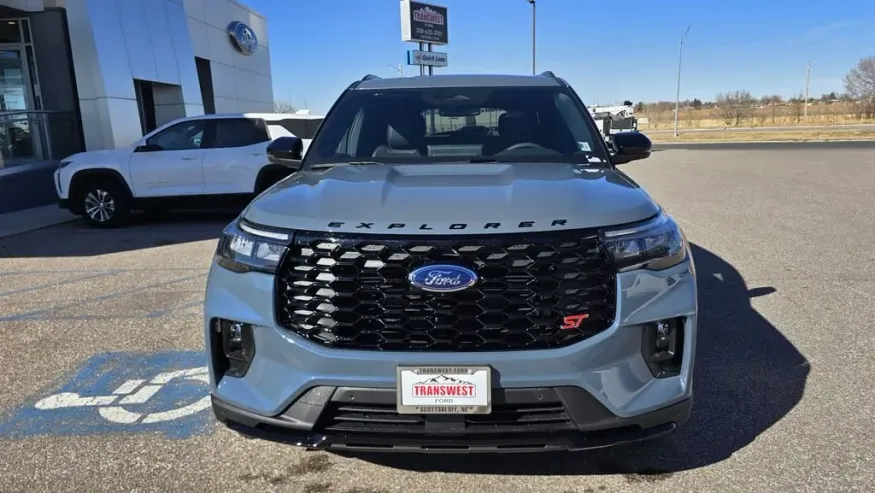 2026 Ford Explorer | Photo 2 of 36