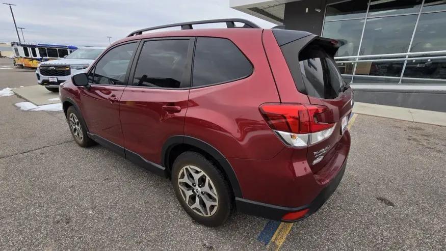 2024 Subaru Forester | Photo 6 of 32