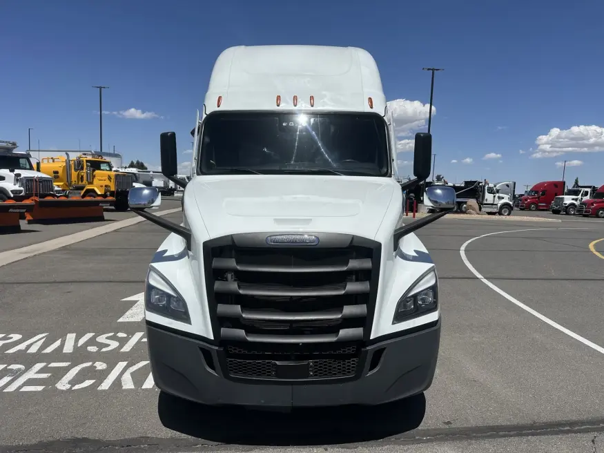 2022 Freightliner Cascadia 126 | Photo 2 of 24