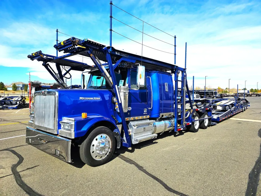 2021 Western Star 4900FA | Photo 1 of 33