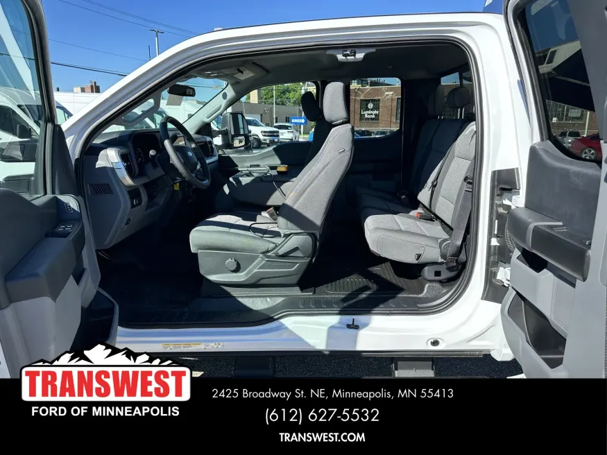 2025 Ford Super Duty F-550 | Photo 12 of 15