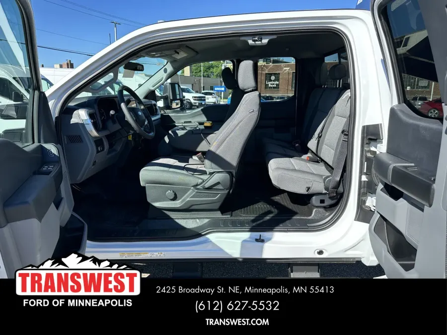 2025 Ford Super Duty F-550 | Photo 12 of 15