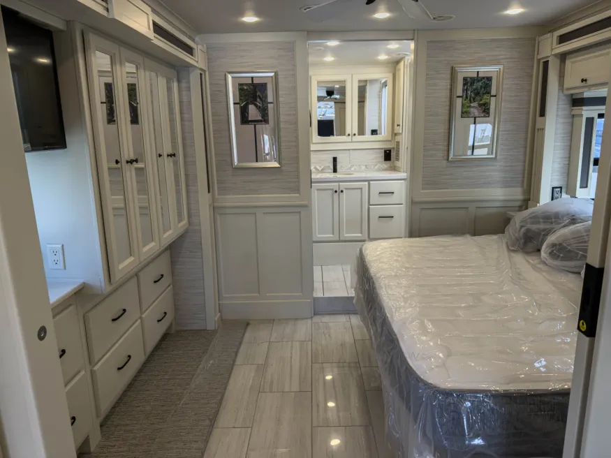 2026 Tiffin Allegro Red 37BA | Photo 22 of 28